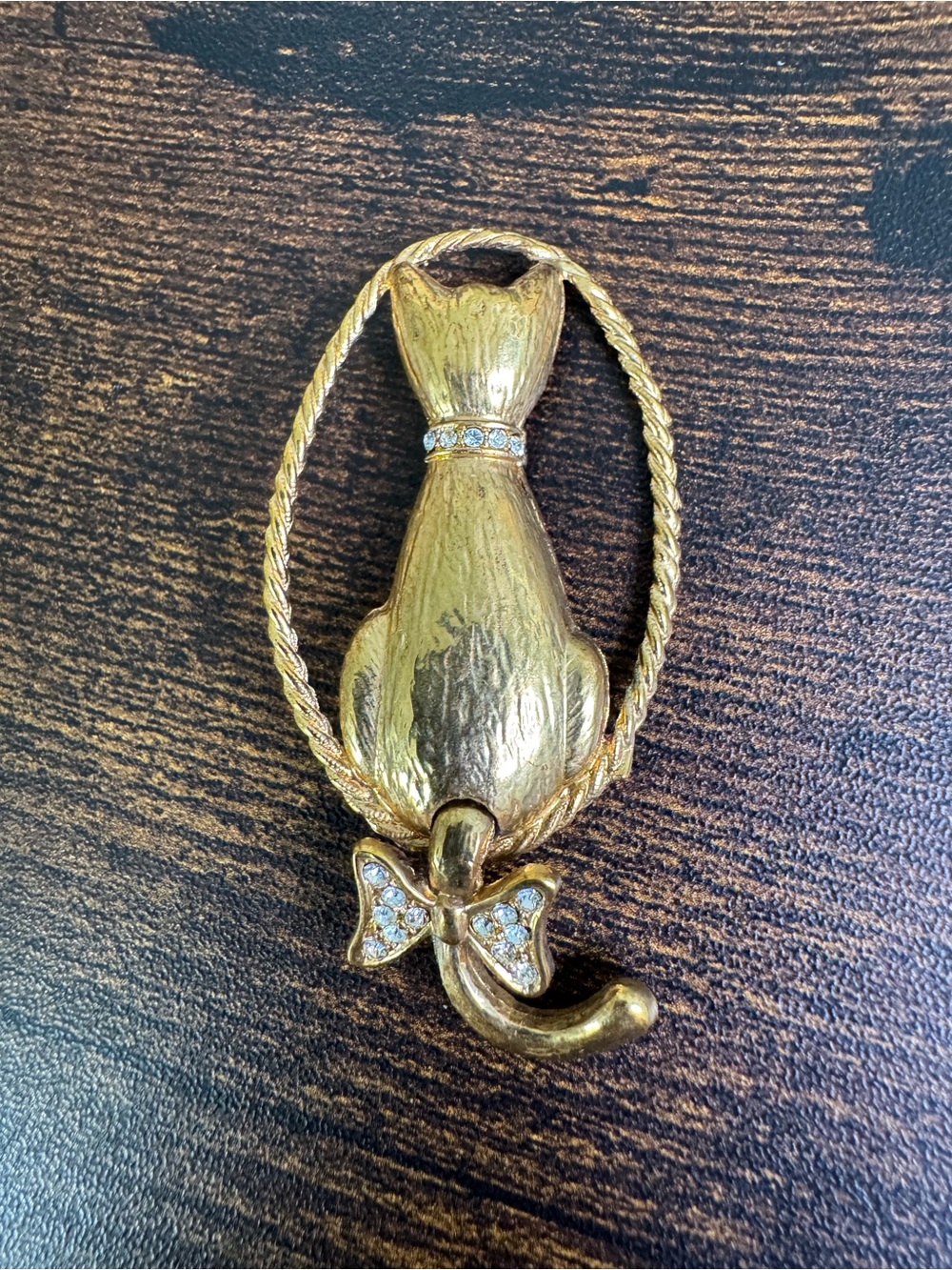1928 Gold Cat Brooch with Rhinestone Bow and Articulated Tail